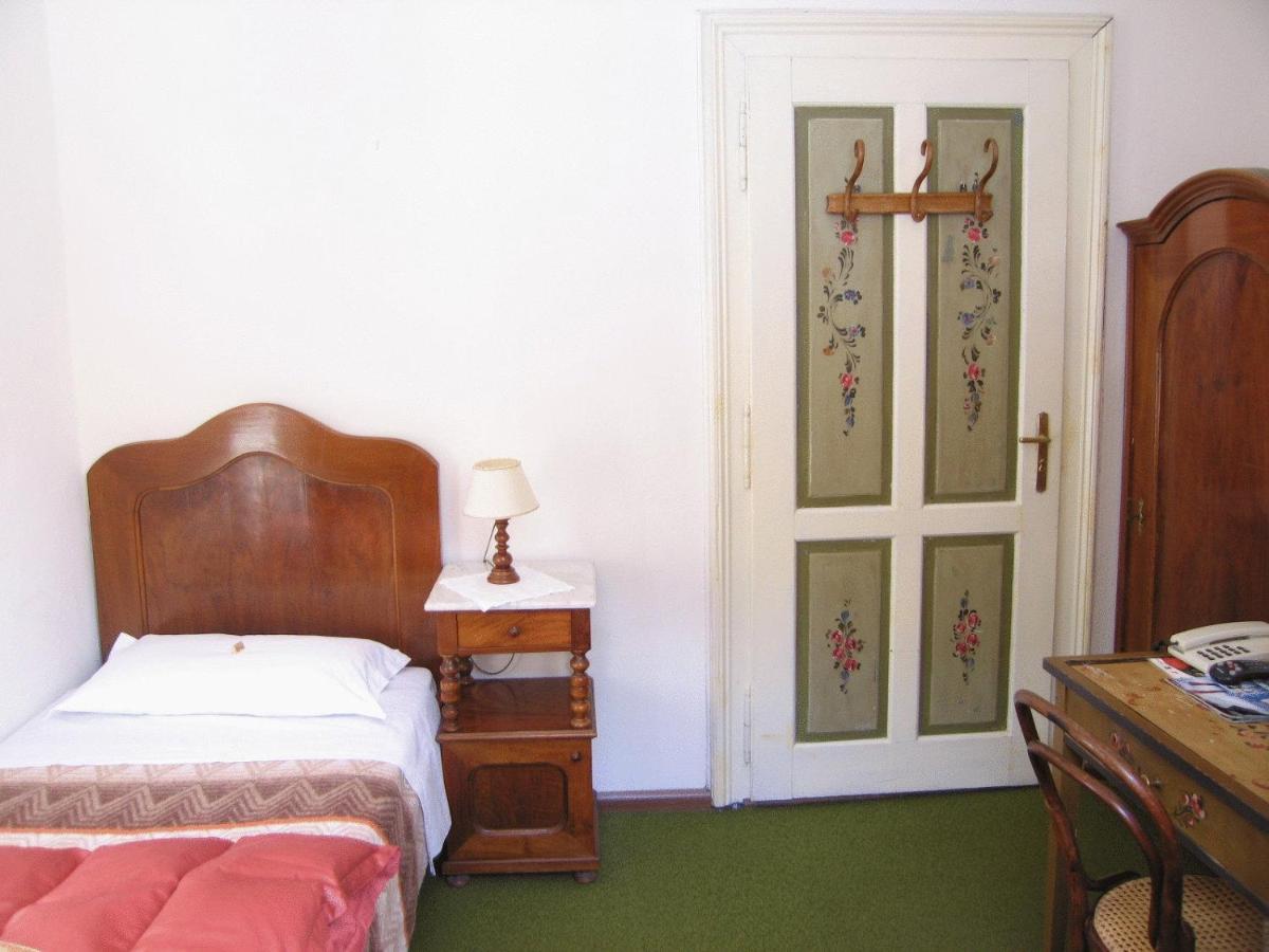 Hotel Baur Am See Dobbiaco Chambre photo
