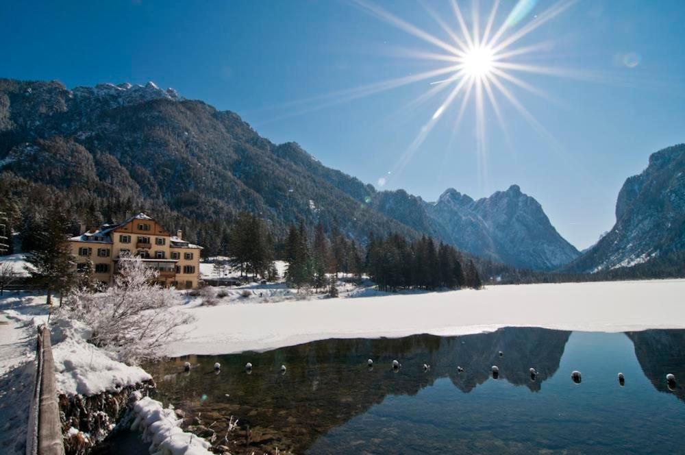 Hotel Baur Am See Dobbiaco Extérieur photo